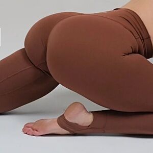THE ESSENTIAL YOGA LEGGING
